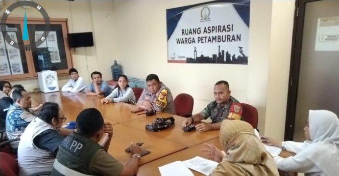 
					Bhabinkamtibmas Petamburan Hadiri Rapat Tiga Pilar Dan Fkdm Masa Bakti 2026–2031, Perkuat Sinergi Ciptakan Harkamtibmas Kondusif