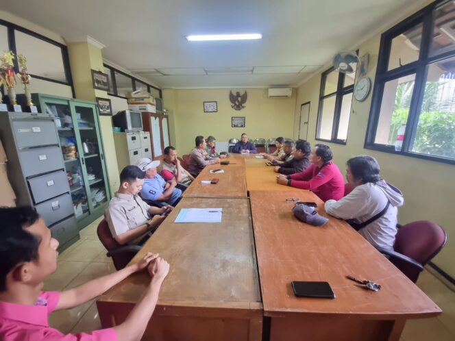 
					Bhabinkamtibmas Karet Tengsin Hadiri Rapat Koordinasi Dan Pengarahan Fkdm Periode 2026–2031, Perkuat Sinergi Tiga Pilar