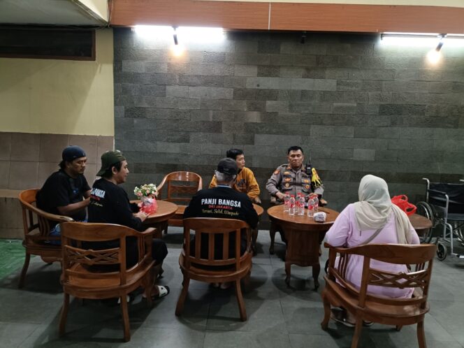 
					Sahur Bersama Polsek Sawah Besar Dan Pot-mas Pokdar Dan FKDM, Perkuat Sinergi Kamtibmas Ramadhan