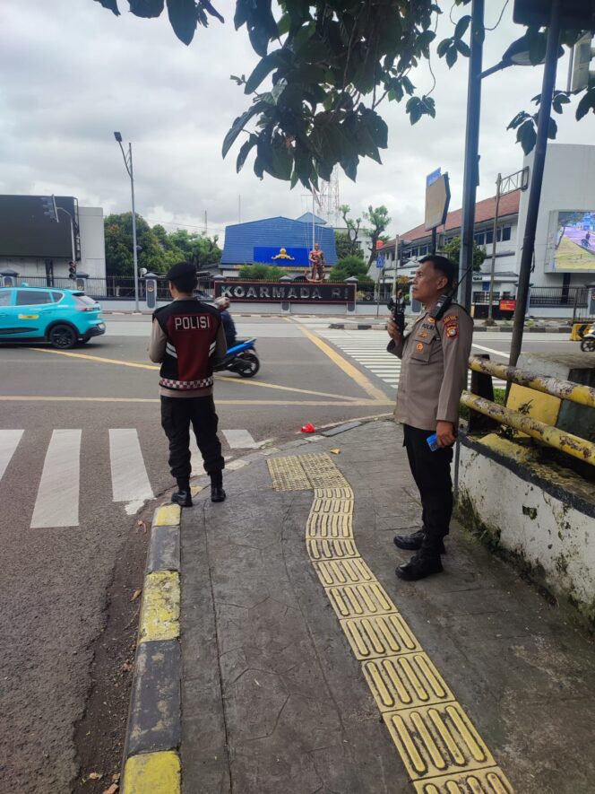 
					Pelayanan Ramadhan Polri di Pagi Hari, Polsek Sawah Besar Siap Atasi Kemacetan