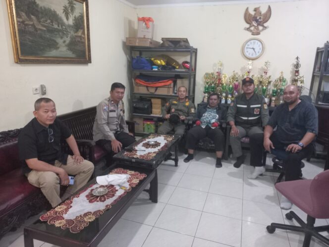 
					Kegiatan Patroli Dan Sambang Bhabinkamtibmas Kelurahan Kebon Kacang Di Wilayah Rw 09