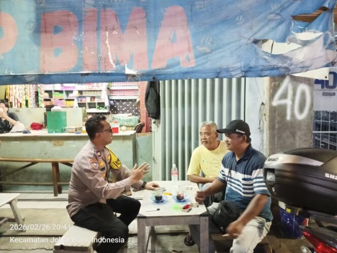 
					Tarawih Usai, Keamanan Terjaga Polisi dan Warga Kampung Rawa Bersinergi Cegah Gesekan Remaja