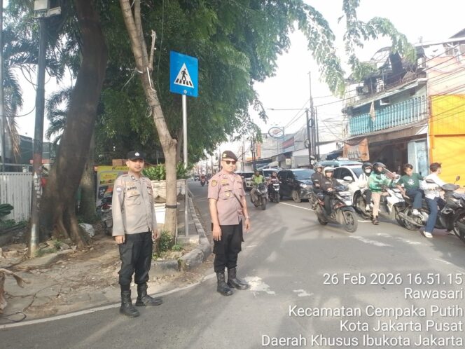
					Pengamanan Sore di Perlintasan KA Johar Baru, Polisi Gatur Lalin Antisipasi 3C dan Kemacetan
