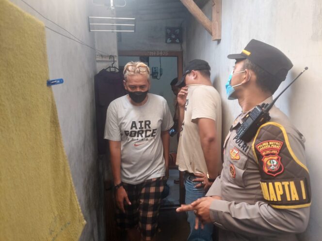 
					Warga Senen Ditemukan Meninggal di Rumah, Polisi Terima Laporan Lewat Layanan 110