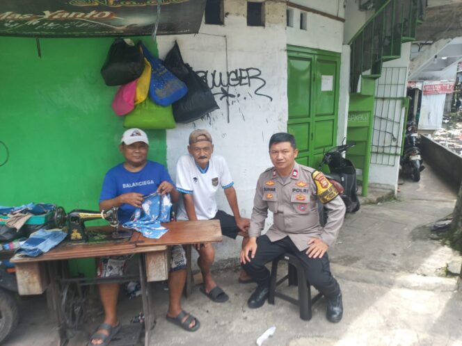 
					Upaya Preventif, Bhabinkamtibmas Kebon Kacang Sambangi Warga Jatibunder Raya