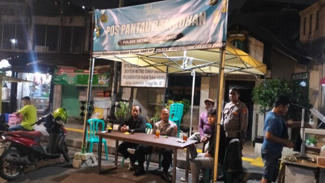 
					Personel Polsek Tanah Abang Intensifkan Pengamanan Pos Pantau Ramadhan 1447 H Malam Kesembilan