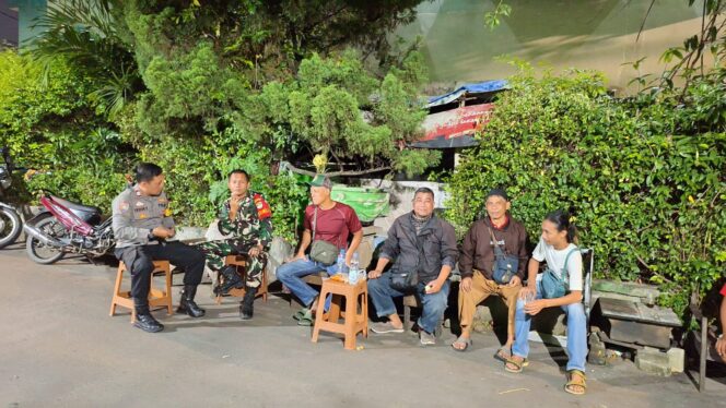
					Bhabinkamtibmas Dan Babinsa Gelora Laksanakan Patroli Dan Sambang Ke Pos Gardu Fbr 0362 Gelora