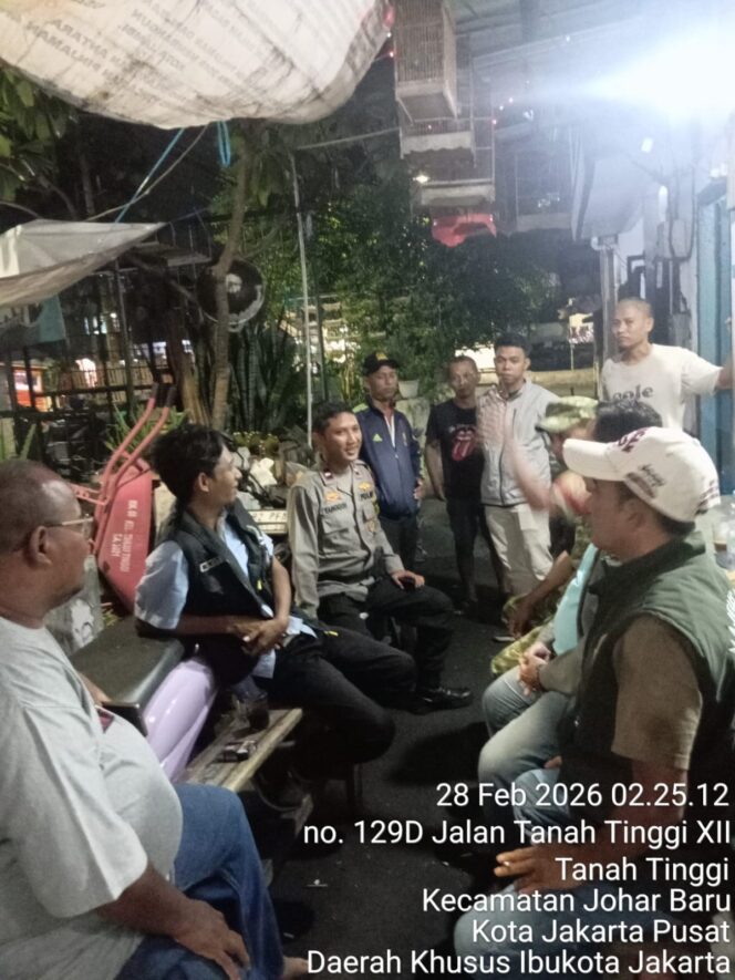 
					Perkuat Sinergi Kamtibmas, Bhabinkamtibmas Sambangi Tokoh Masyarakat di Tanah Tinggi