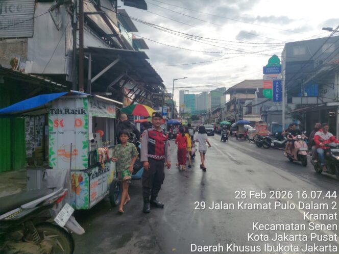 
					Polisi Cek Keamanan Pasar Tumpah di Paseban, Transaksi Warga Berlangsung Kondusif