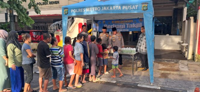 
					Polsek Senen Bagikan 200 Paket Takjil untuk Warga, Program “POLRI Berbagi” Warnai Ramadan