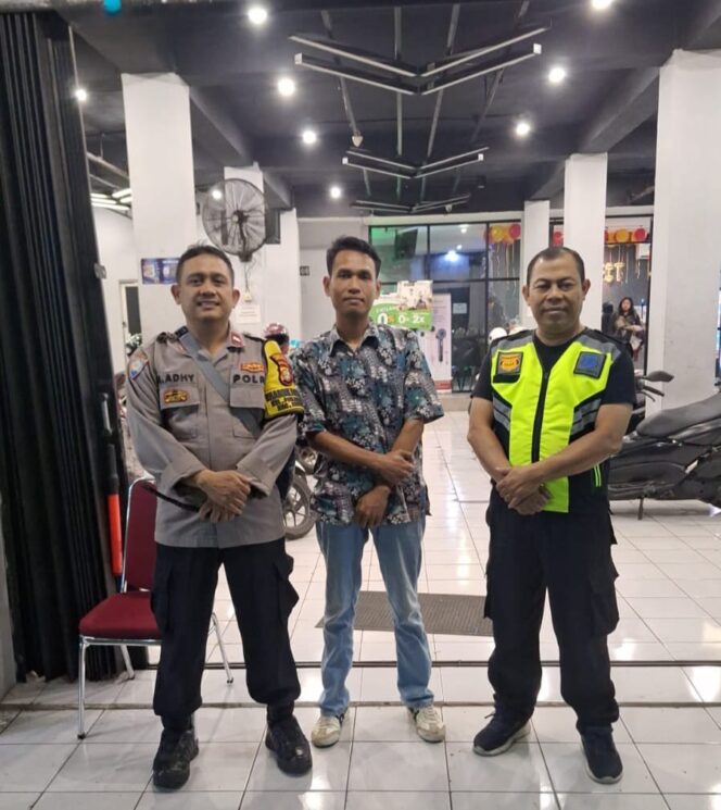 
					Cegah Guankamtibmas, Bhabinkamtibmas Intensif Sambang Gedung Absolut Fit Di Bulan Ramadhan