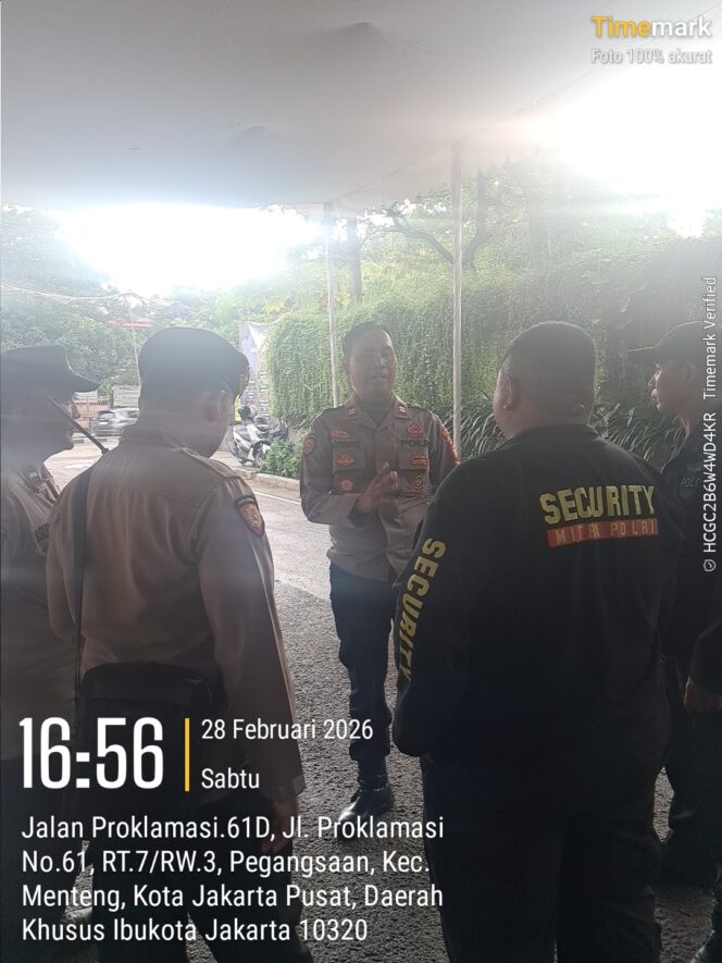 
					Polsek Metro Menteng Amankan Buka Puasa Bersama 2.500 Anak Yatim di Rumah Djan Farid Pegangsaan