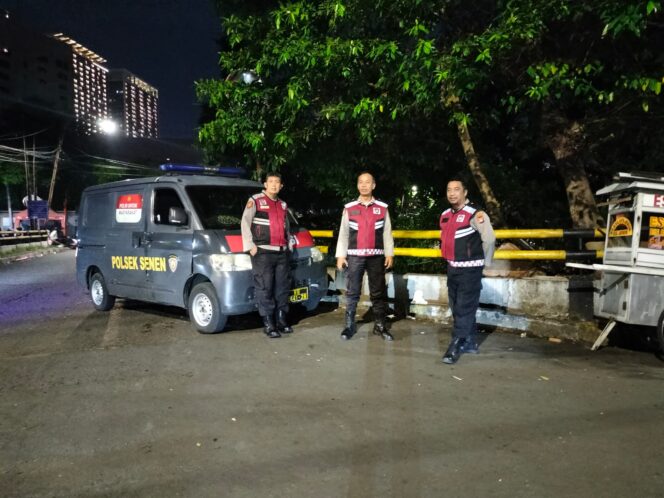 
					Polsek Senen Gelar Patroli Mobile Antisipasi Tawuran dan Gangguan Kamtibmas
