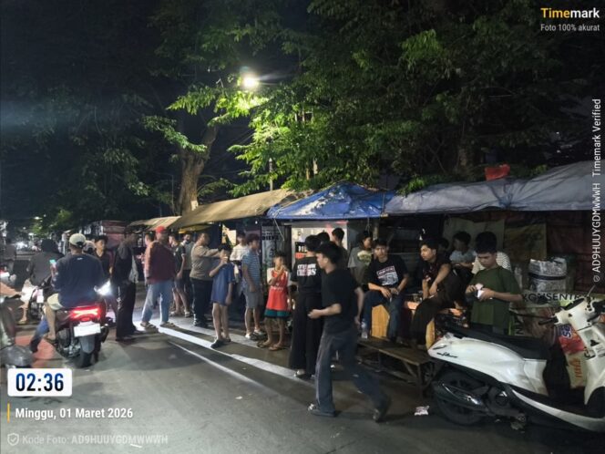 
					Bhabinkamtibmas Petamburan Bersama Tiga Pila Patroli Sahur, Cegah Potensi Tawuran di Wilayah RW 01