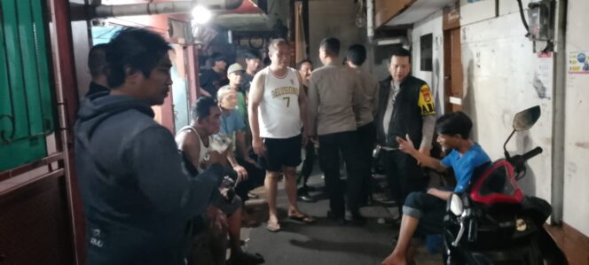 
					Patroli Subuh Polsek Sawah Besar Cepat Cek TKP Atas Laporan Warga” Cegah Tawuran di Karang Anyar