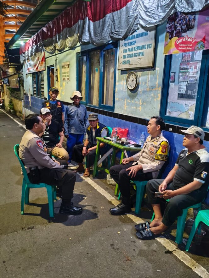 
					Polsek Metro Tanah Abang Sambang Posko Ramadhan RW 013 Kebon Melati, Polisi Perkuat Sinergi Cegah Tawuran dan 3C