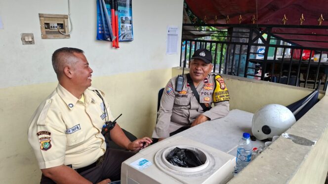 
					Menjaga dengan Hati di Bulan Ramadhan, Polri Sambangi Sekolah di Jakarta Pusat