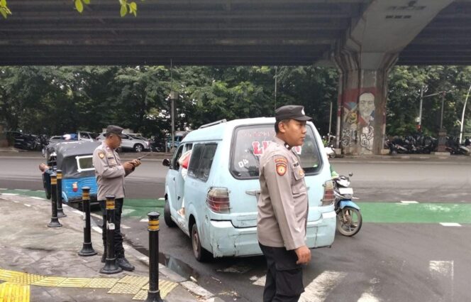 
					Strong Point Sore di TL Rawasari, Polisi Hadir Jaga Kelancaran Lalu Lintas Jelang Buka Puasa