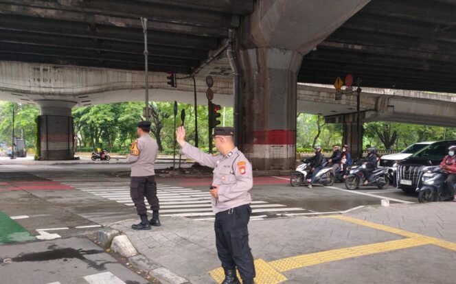 
					Polsek Cempaka Putih Gelar Strong Point Sore Hari, Jamin Kelancaran Lalu Lintas dan Keamanan Warga Menjelang Buka Puasa