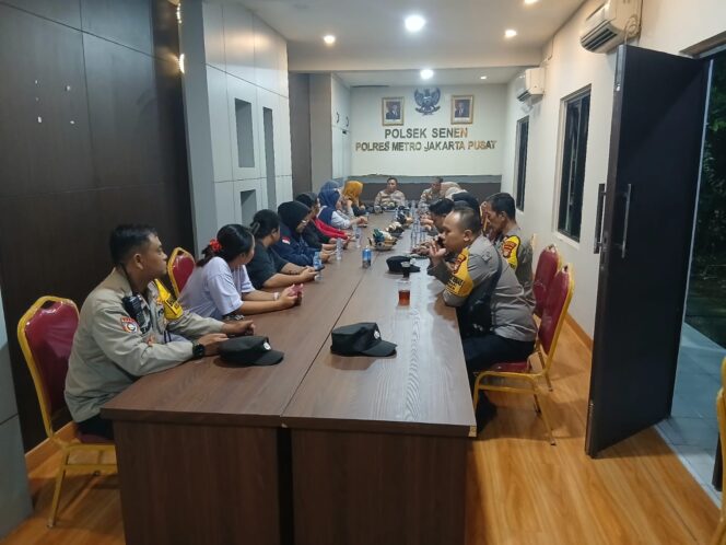 
					Emak-Emak Tangguh Jaga Kampung, Polsek Senen Ajak Warga Perkuat Keamanan Lingkungan