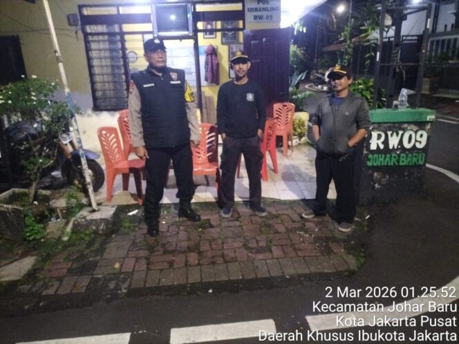 
					Sambang dan Patroli Poskamling RW 09, Polisi Perkuat Cooling System Ramadhan di Johar Baru