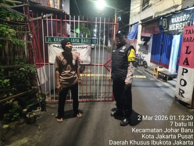 
					Perkuat Keamanan Lingkungan, Polisi Sambangi Poskamling RT 15/RW 01 Johar Baru Saat Ramadhan