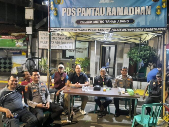 
					Malam ke-13 Ramadhan, Polsek Metro Tanah Abang Gelar Pos Pantau di Jembatan Tinggi Kebon Kacang
