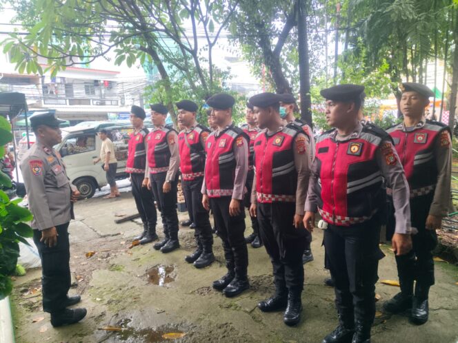 
					Hari ke-12 Ramadhan, Kepolisian Bersama Personel Gabungan Laksanakan Pelayanan dan Pengaturan Lalu Lintas Bazar Takjil Pasar Benhil