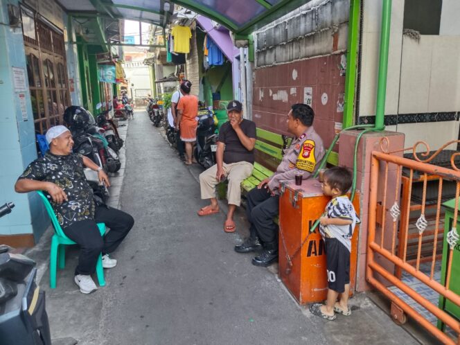 
					Ramadan Menyatukan, Bhabinkamtibmas Kemayoran Bangun Keamanan Lewat Dialog dan Kepedulian