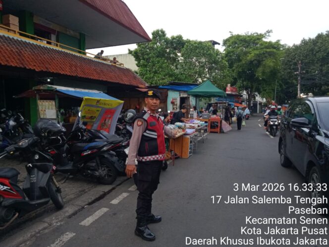 
					Polisi Cek Aktivitas Pasar Tumpah di Kelurahan Paseban, Pastikan Situasi Aman dan Kondusif