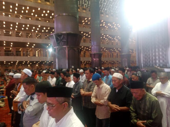 
					Polsek Sawah Besar Monitoring Shalat Tarawih 2.500 Jemaah di Masjid Istiqlal Sawah Besar