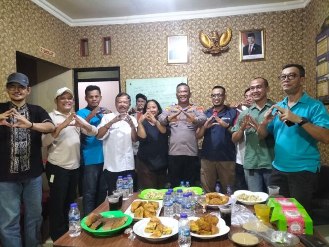 
					Kapolsubsektor Kartini Silaturahmi dengan 9 Ketua RW, Perkuat Zero Tawuran di Sawah Besar