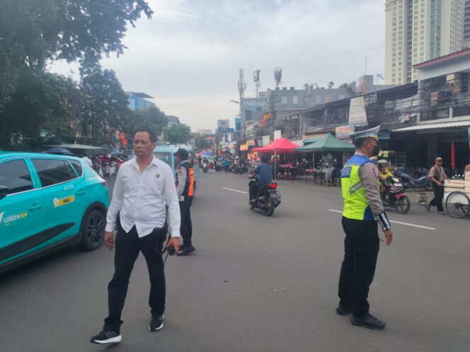 
					Pelayanan dan Pengaturan Arus Lalu Lintas Bazar Tak’jil Ramadhan Hari Ke 13 di Pasar Benhil