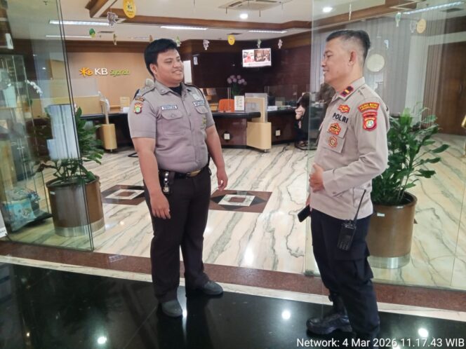 
					Patroli Dialogis Polsek Senen Sambangi Bank dan Pusat Perbelanjaan Saat Ramadan