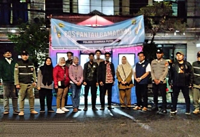 
					Pos Pantau Ramadhan di Cempaka Putih Timur, Polisi dan Warga Bersinergi Jaga Lingkungan Tetap Kondusif