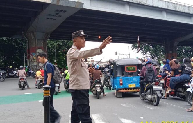
					Strong Point Sore di TL Rawasari, Polisi Hadir Jaga Kelancaran Lalu Lintas Menjelang Buka Puasa