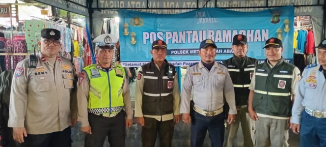 
					Aparat Gabungan Gelar Penertiban PKL dan Parkir Liar di Pasar Tanah Abang Demi Tertib dan Kelancaran Lalu Lintas