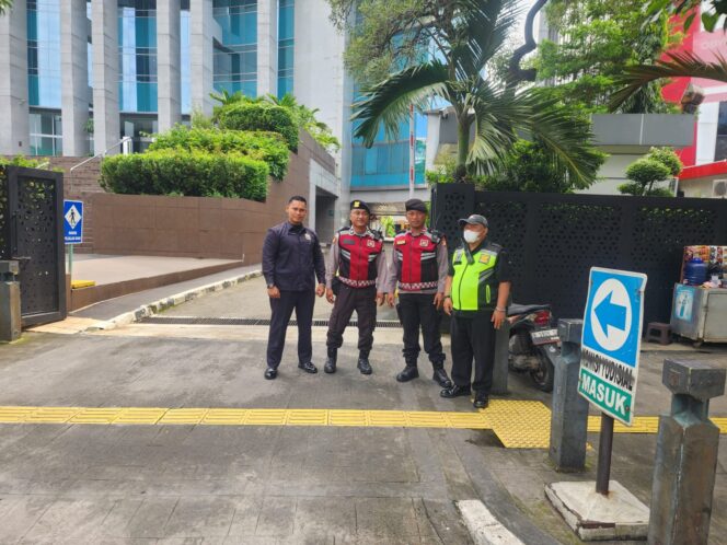 
					Polisi Patroli dan Sambang Obyek Vital di Gedung Komisi Yudisial, Situasi Kondusif
