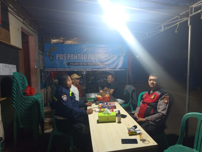 
					Sinergitas Polisi dan Warga, Pos Pantau Ramadhan RW 09 Petamburan Jaga Kondusifitas Wilayah Malam Ke-15