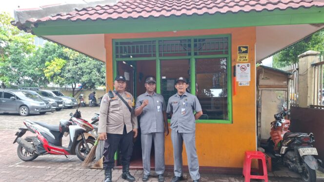 
					Menebar Rasa Aman di Bulan Ramadhan, Polri Sambangi Sekolah di Kemayoran