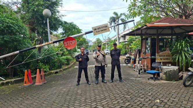 
					Menebar Ketenteraman di Bulan Ramadhan, Polri Hadir Menjaga Lingkungan Warga