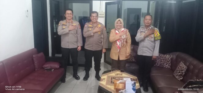 
					Polsek Sawah Besar Dampingi Persiapan Launching FKPMS di SMK Negeri 1 Jakarta