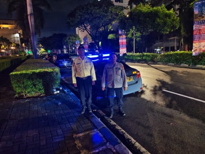 
					Patroli Dialogis Dini Hari Unit 1053 di Jalan Asia Afrika, Antisipasi Gangguan Kamtibmas Ciptakan Ramadhan Aman