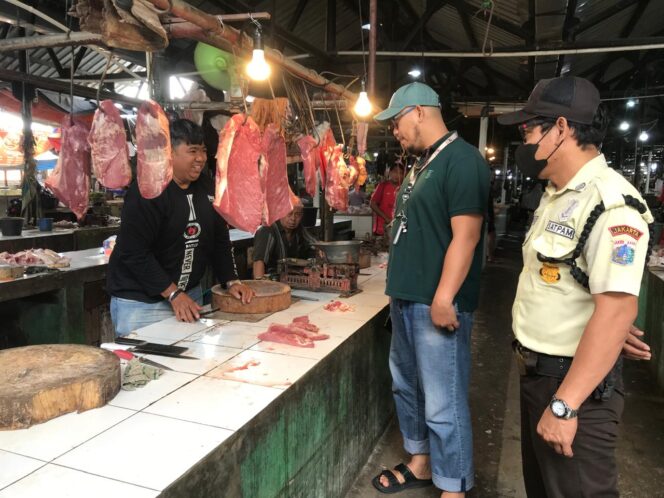 
					Polres Jakpus melaksanakan satgas SABER dalam rangka Awasi Harga dan Mutu Pangan Cegah Kecurangan