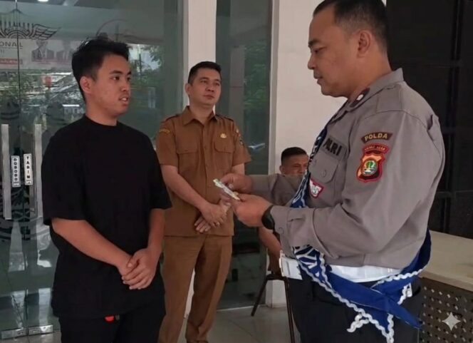 
					Pelayanan Samsat Cikokol Dipuji Wajib Pajak, Petugas Dinilai Ramah dan Membantu