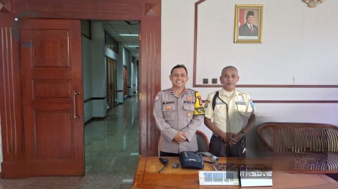 
					Sinergi Bhabinkamtibmas Pegangsaan Sambangi Gedung Yarnati, Perkuat Koordinasi Keamanan Lingkungan