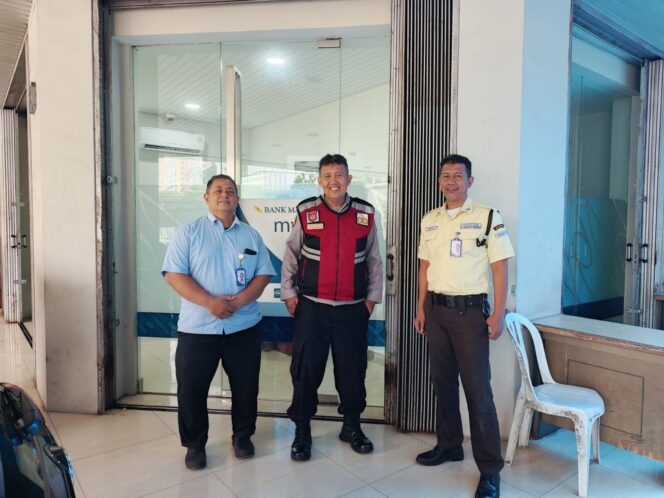 
					Polisi Patroli dan Sambangi Bank di Salemba, Pastikan Situasi Keamanan Tetap Kondusif