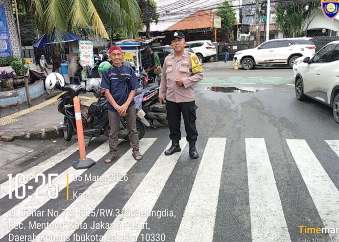 
					Pasar Ramadhan Masjid Cut Nyak Dien Berjalan Aman di Bawah Pengawasan Bhabinkamtibmas Gondangdia
