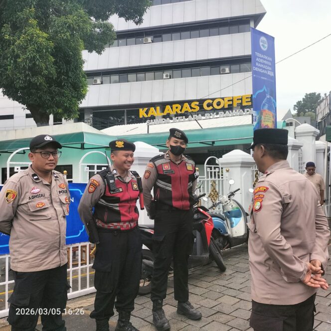 
					Pengamanan Pasar Takjil Ramadhan di Masjid Sunda Kelapa, Polsek Menteng Siagakan Personel