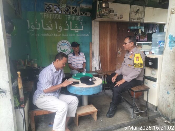 
					Sambang Ramadhan di Johar Baru, Bhabinkamtibmas Ajak Warga Perkuat Keamanan Lingkungan